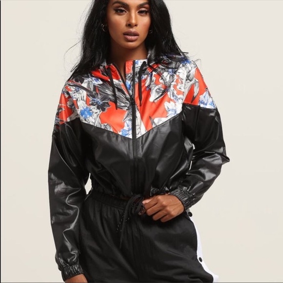 NEW Nike Women’s Sportswear Windbreaker floral - Picture 2 of 9